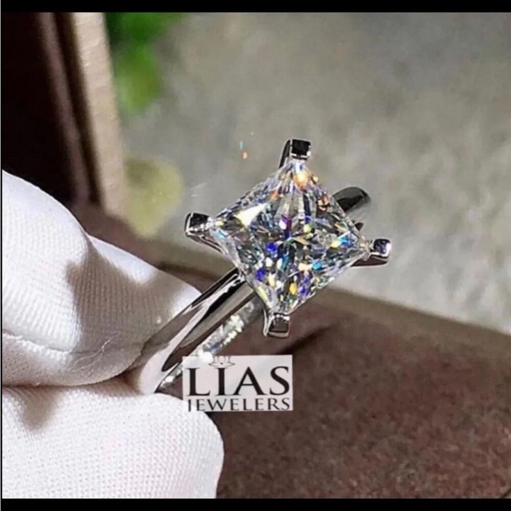 New 18k white gold engagement ring